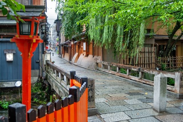 京都・祇園や清水寺を望む東山の町並み